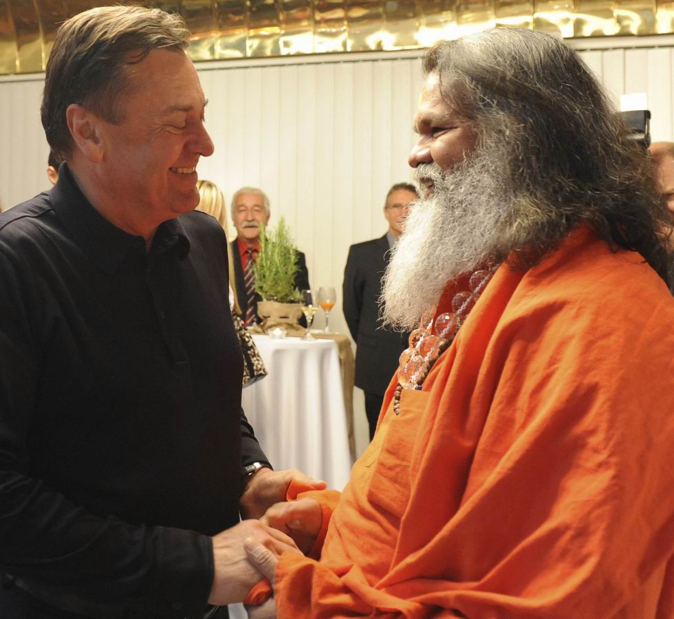 H.H._Swamiji_with_mayor_Jankovic_1