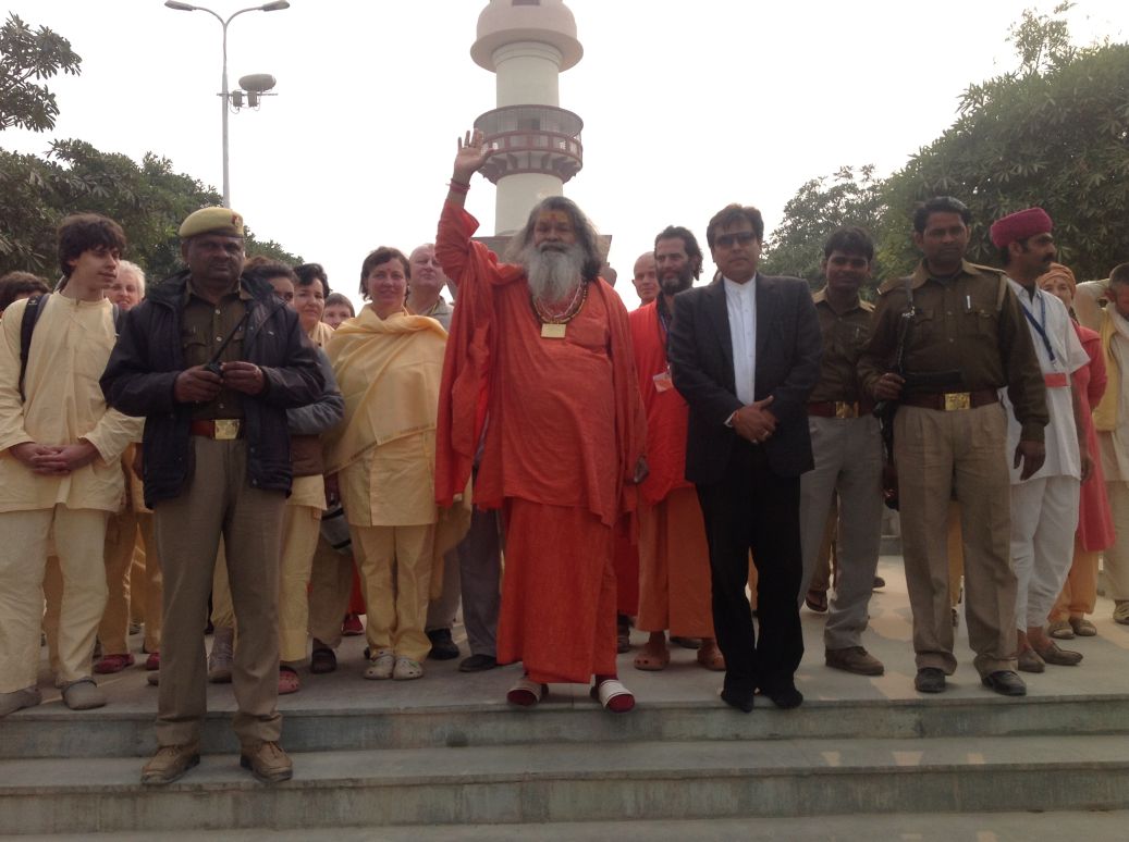 swamiji ahead of the hundreds of bhaktas that commemorated the peace tree planting