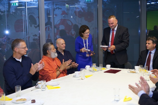 Vishwaguru Mahamandaleshwar Paramhans Swami Maheshwarananda Puriji at Science Centre MOBILIS, Győr, Hungary