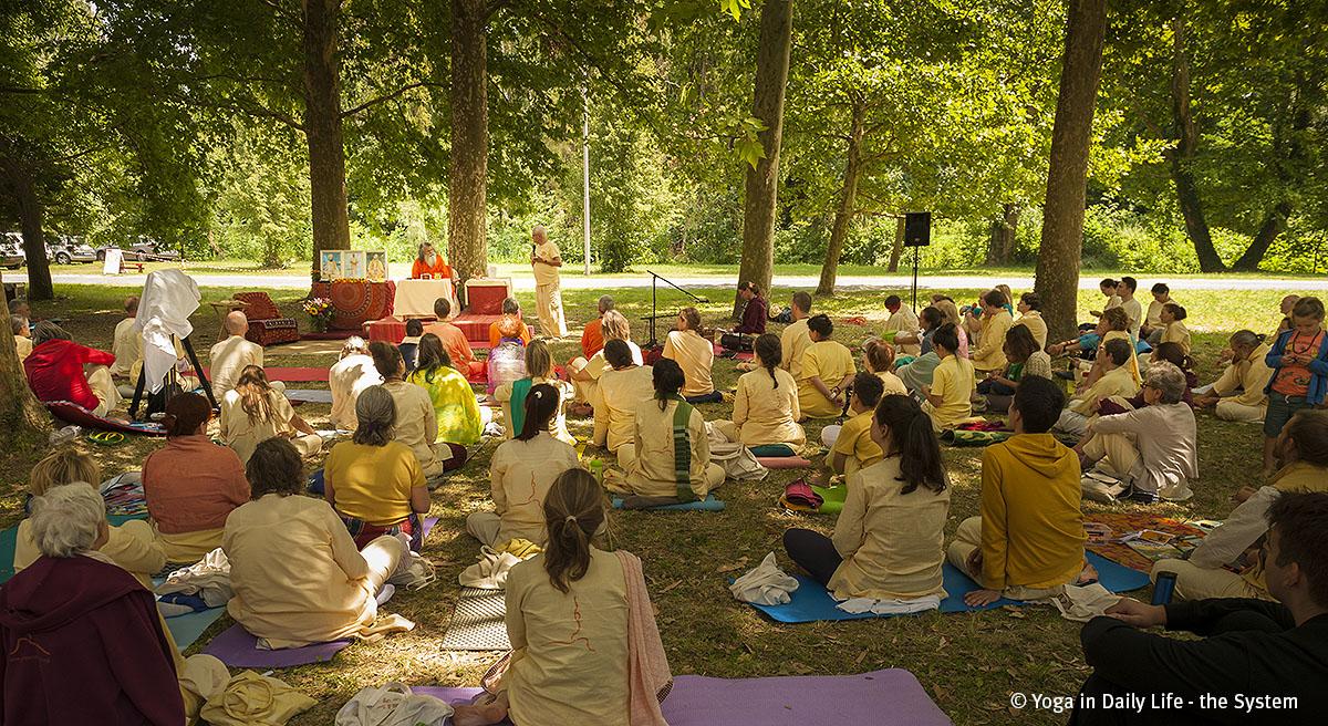 Summer Retreat with Vishwaguruji in Hungary continued with the topic of Hatha Yoga