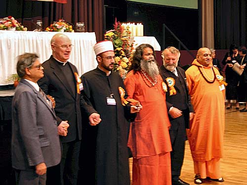 From left to right: Dr. Bimal Kundu (Head of Hindu Society, Vienna), Monsignor David Cappo (Roman Catholic Archdiocese Adelaide, Australia), Mufti Osman Djogic (Muslim Community, Slovenia), Mahamandaleshwar Paramhans Swami Maheshwarananda (Yoga in Daily Life), Rabbi Awraham Soetendorp (Earth Charter Commissioner, Netherlands), Mahamandaleshwar Swami Niranjanananda (India)