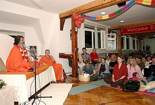 Satsang in Sri Devpuriji ashram in Zagreb