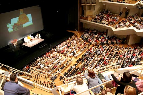 Swamiji fills the Gallus Hall in Slovenia's capital Ljubljana