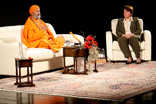 His Holiness Mahamandaleshwar Paramhans Swami Maheshwarananda at the public lecture in Ljubljana