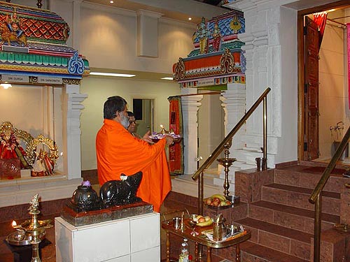 Swamiji blesses Ganesha Temple in Adelaide