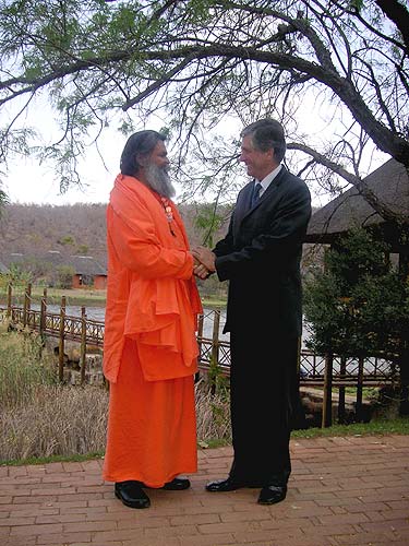 His Holiness Mahamandaleshwar Paramhans Swami Maheshwarananda with Ambasador of Republic of Croatia to South Africa, His Excellency Dr. Mitko Zupanic