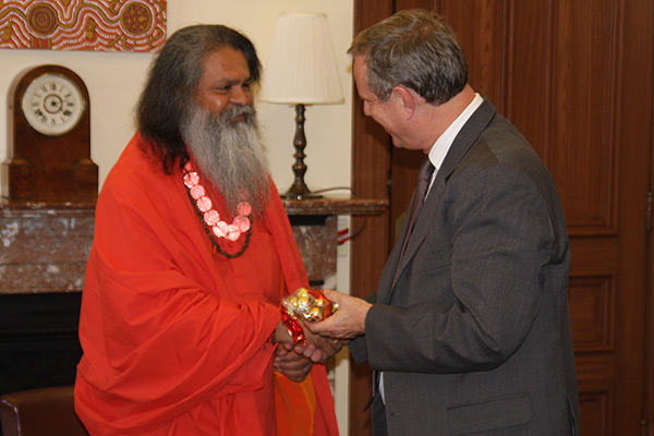 His Holiness Vishwaguru Paramhans Swami Maheshwarananda, the founder of Yoga in Daily Life, Mr. Mike Rann, Premier of South Australia