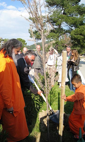 Planting of a peace tree with the Mayor of Piran, Tomaz Gantar