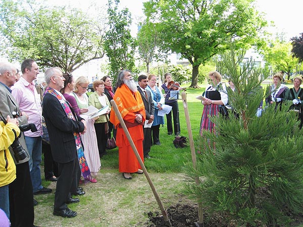 His Holiness Swamiji plants his 25th World Peace Tree in Linz, Austria